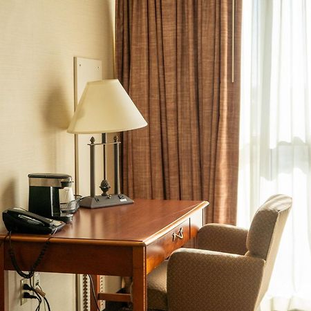 Hotel Topeka At City Center Esterno foto
