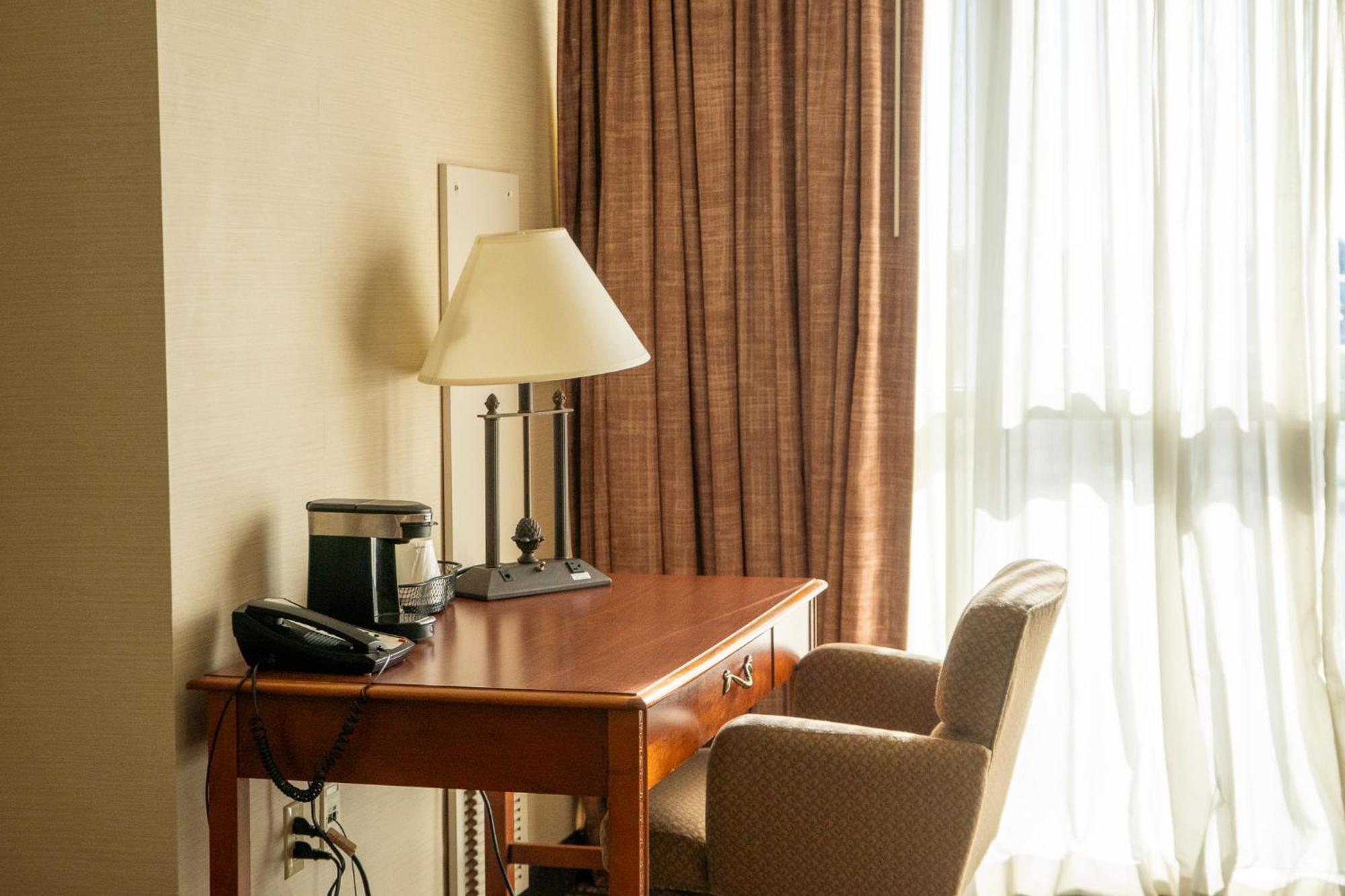 Hotel Topeka At City Center Esterno foto
