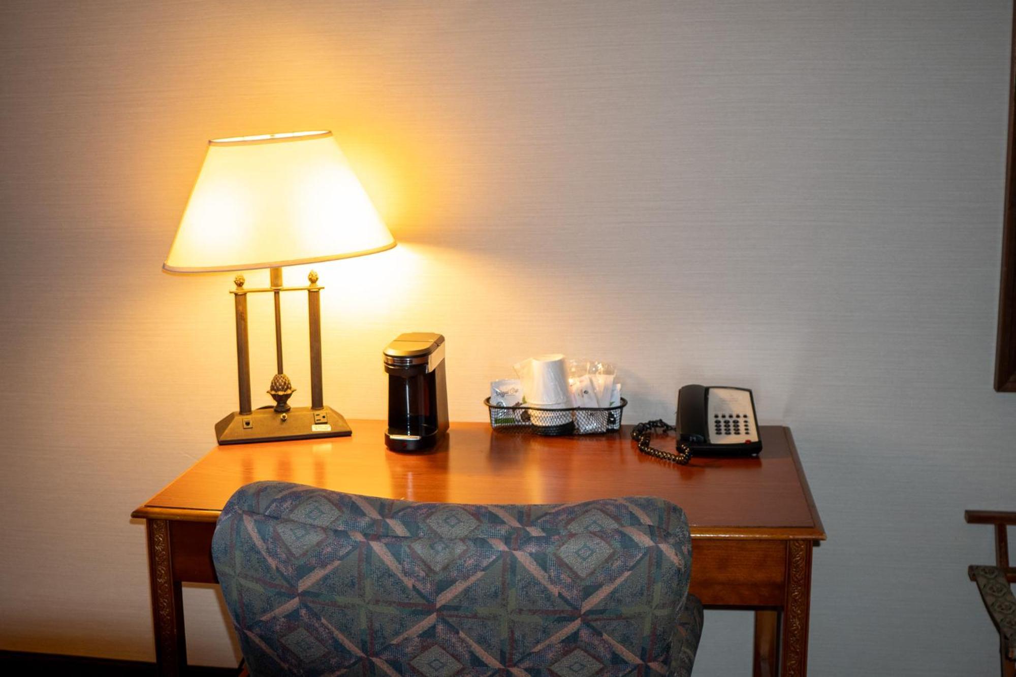 Hotel Topeka At City Center Esterno foto