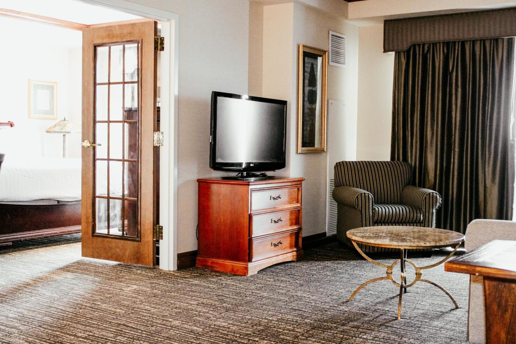 Hotel Topeka At City Center Esterno foto
