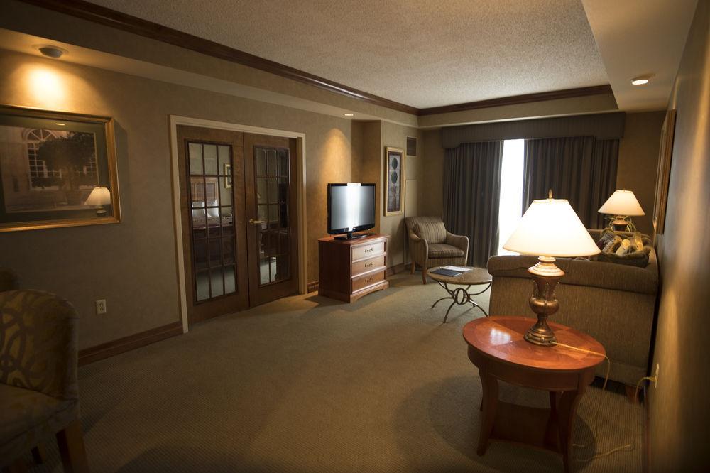Hotel Topeka At City Center Esterno foto