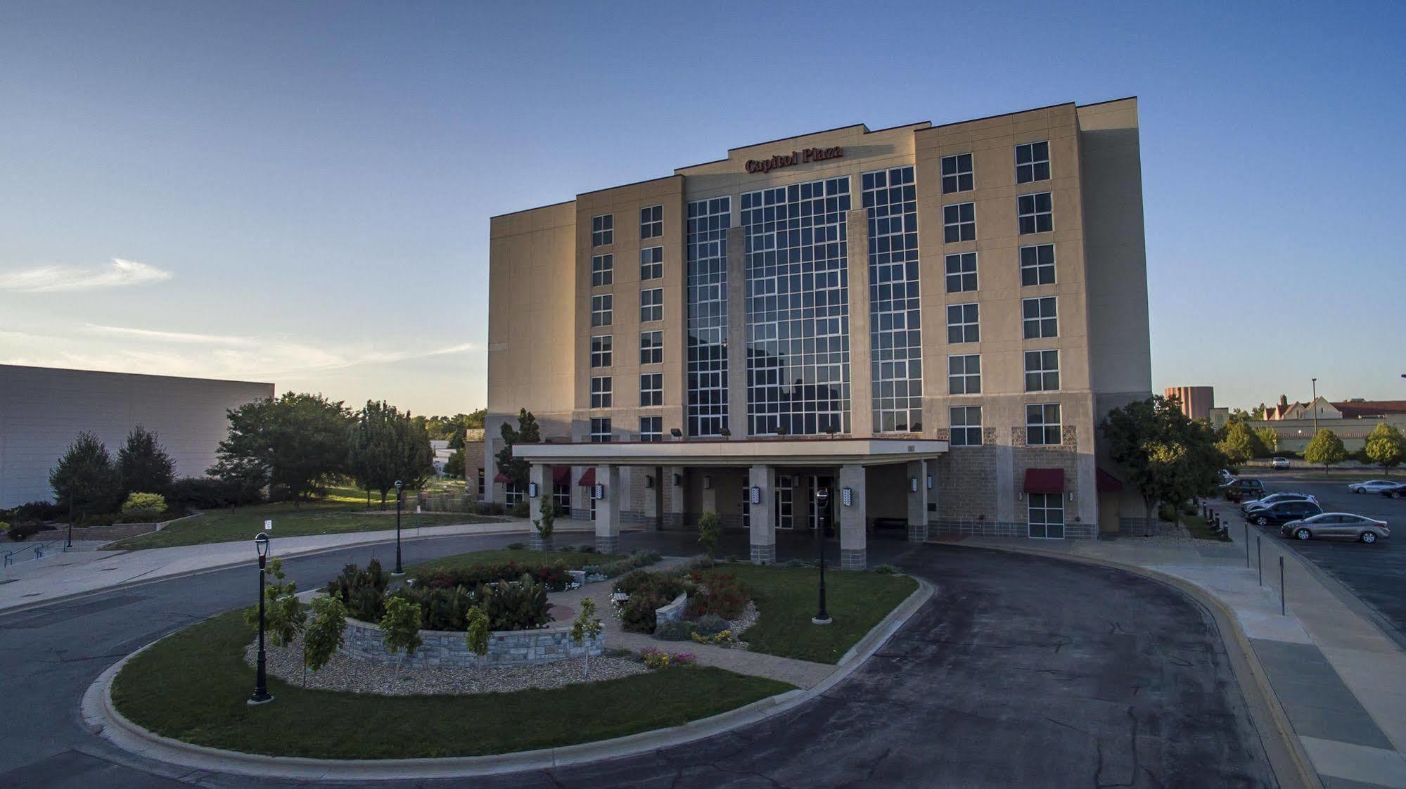 Hotel Topeka At City Center Esterno foto